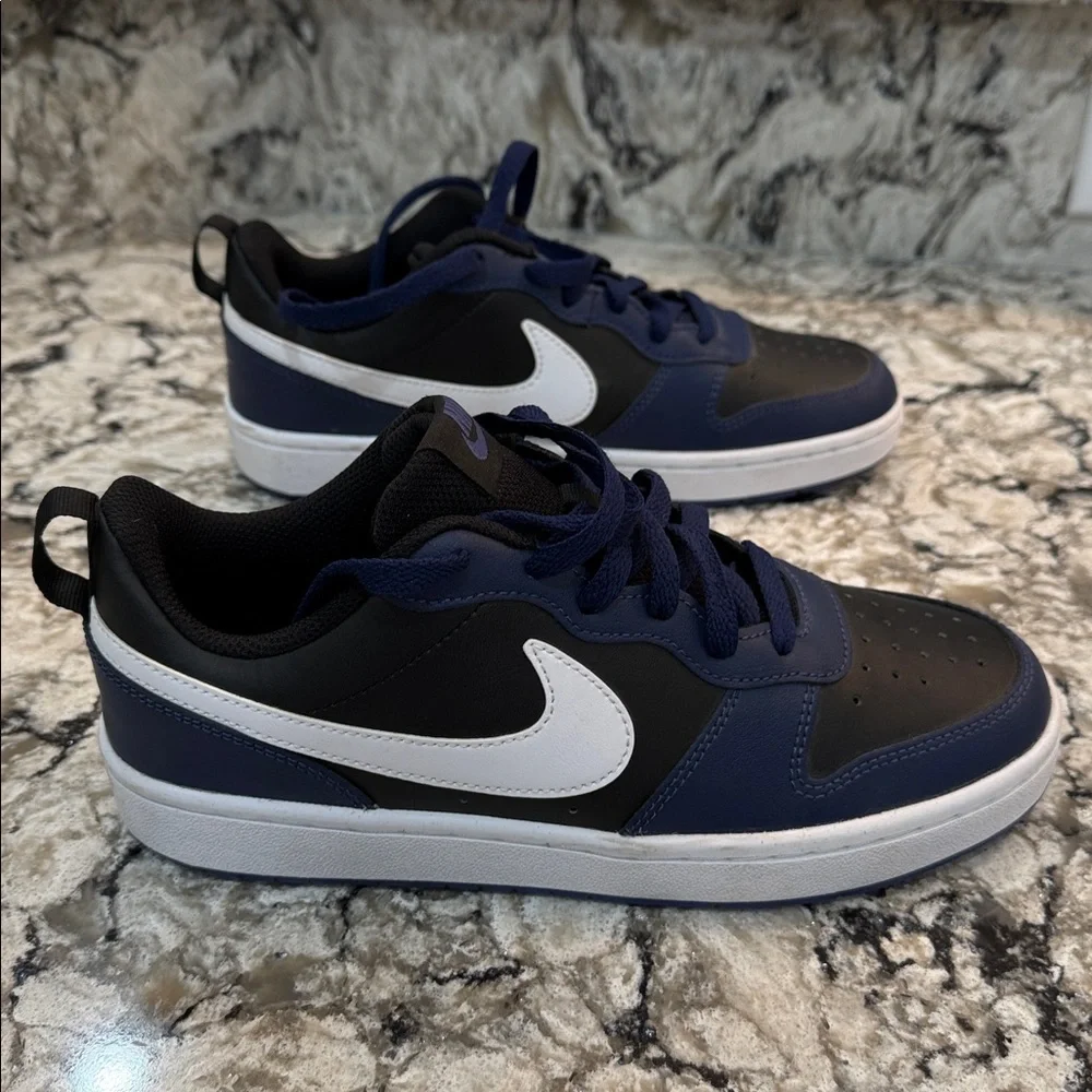 Nike Court Borough Low 2. Midnight Navy kids size 6.5 Y BQ 5448-404 basketball